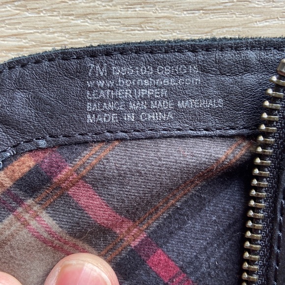 Born tall leather boot with side zip and gun metal studs women’s size 7 - Picture 14 of 16